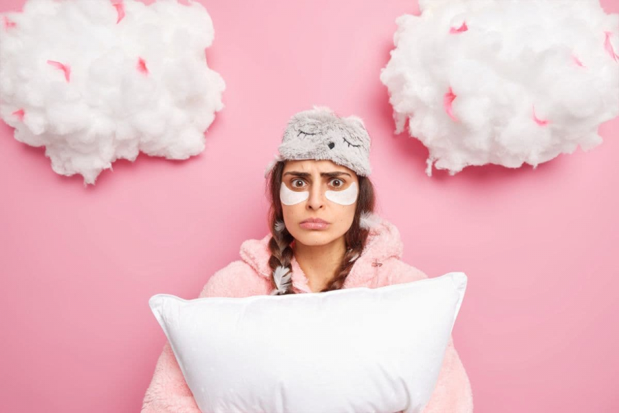 Безсоння: чому ми перестаємо спати та як собі допомогти