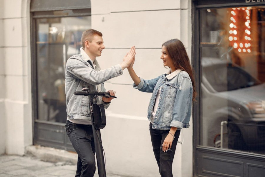 Что спросить у парня при знакомстве: 90+ вопросов