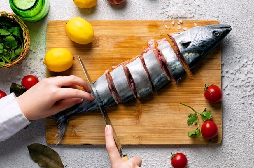 Як смачно замаринувати скумбрію шматочками