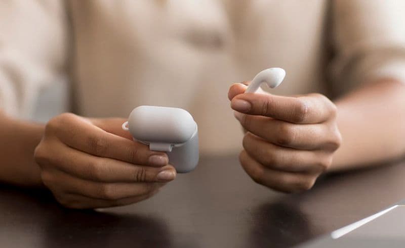 Швидке розрядження акумулятора навушників або зарядного кейса