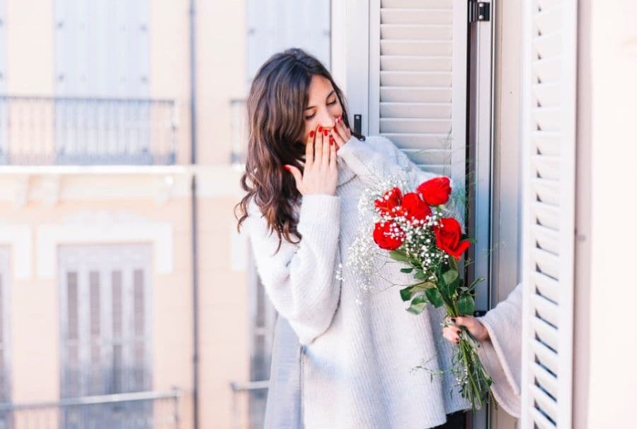 Доставка цветов как элемент сюрприза